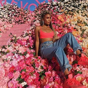 Meet your Posher, Adonia